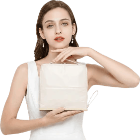 Person holding the closed organizer